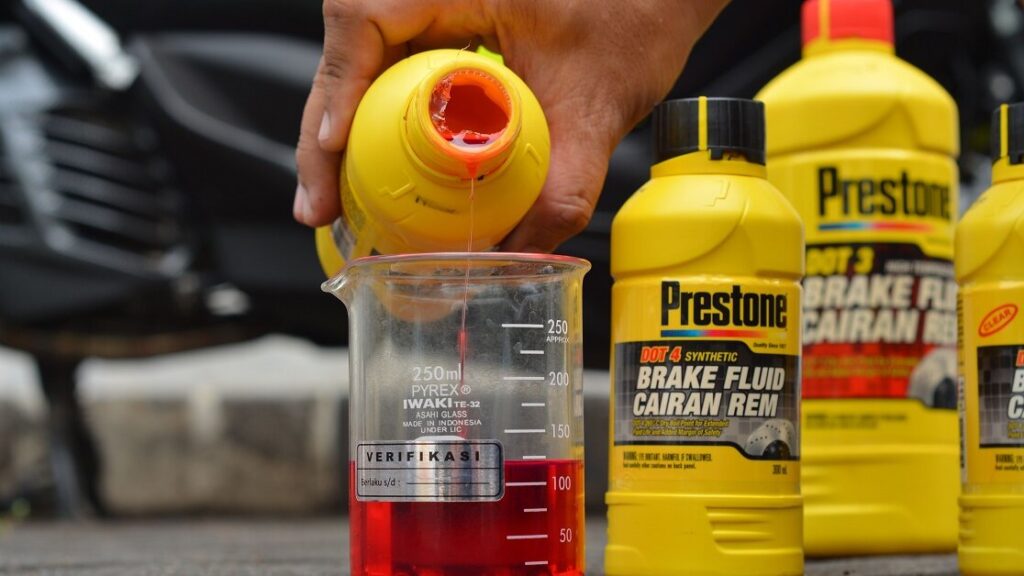 minyak rem hilangkan goresan mobil