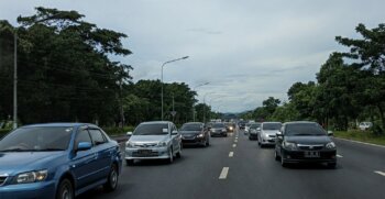 tips berkendara di jalan
